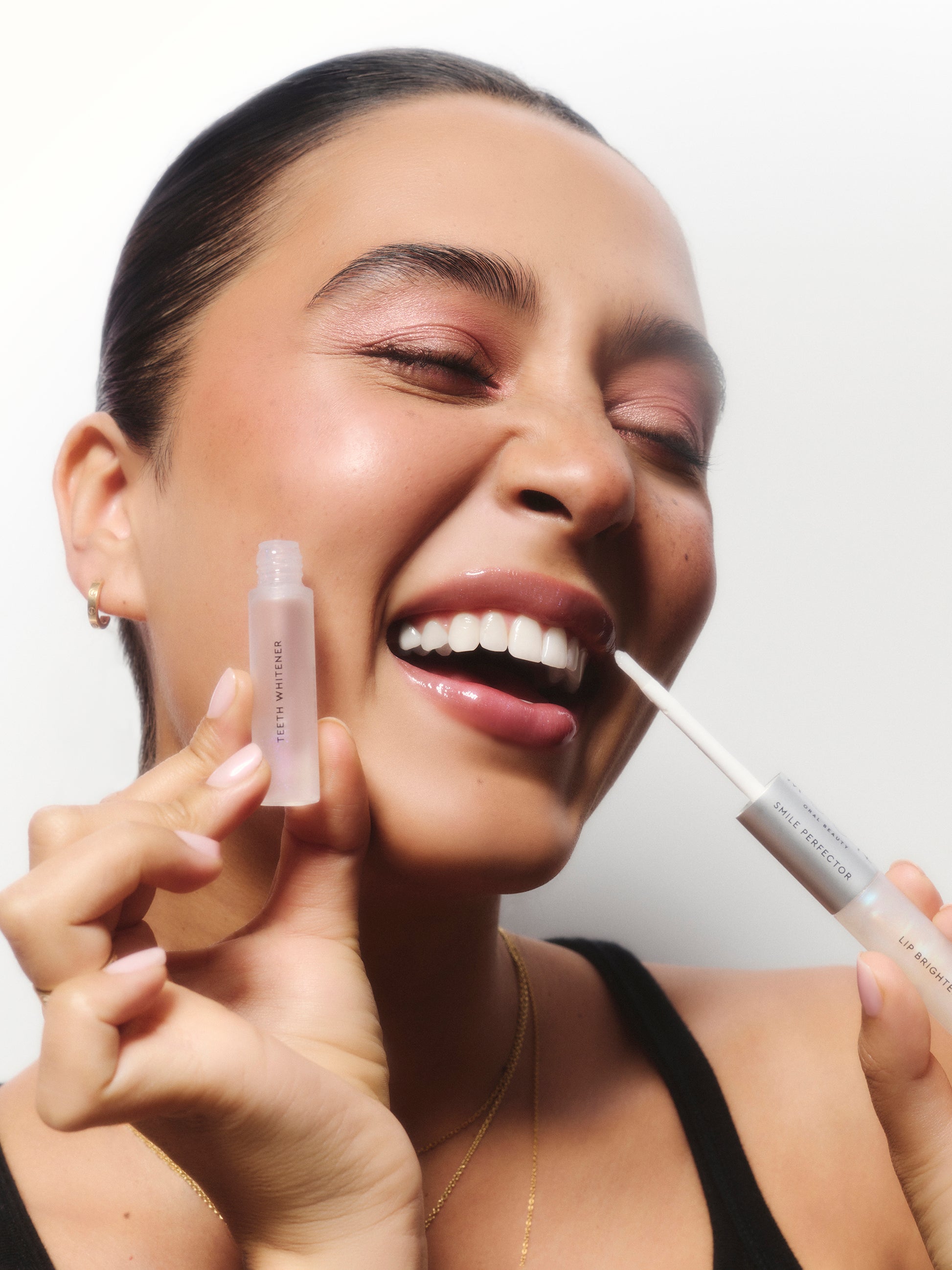 moon smile perfector duo teeth whitener lip brightener